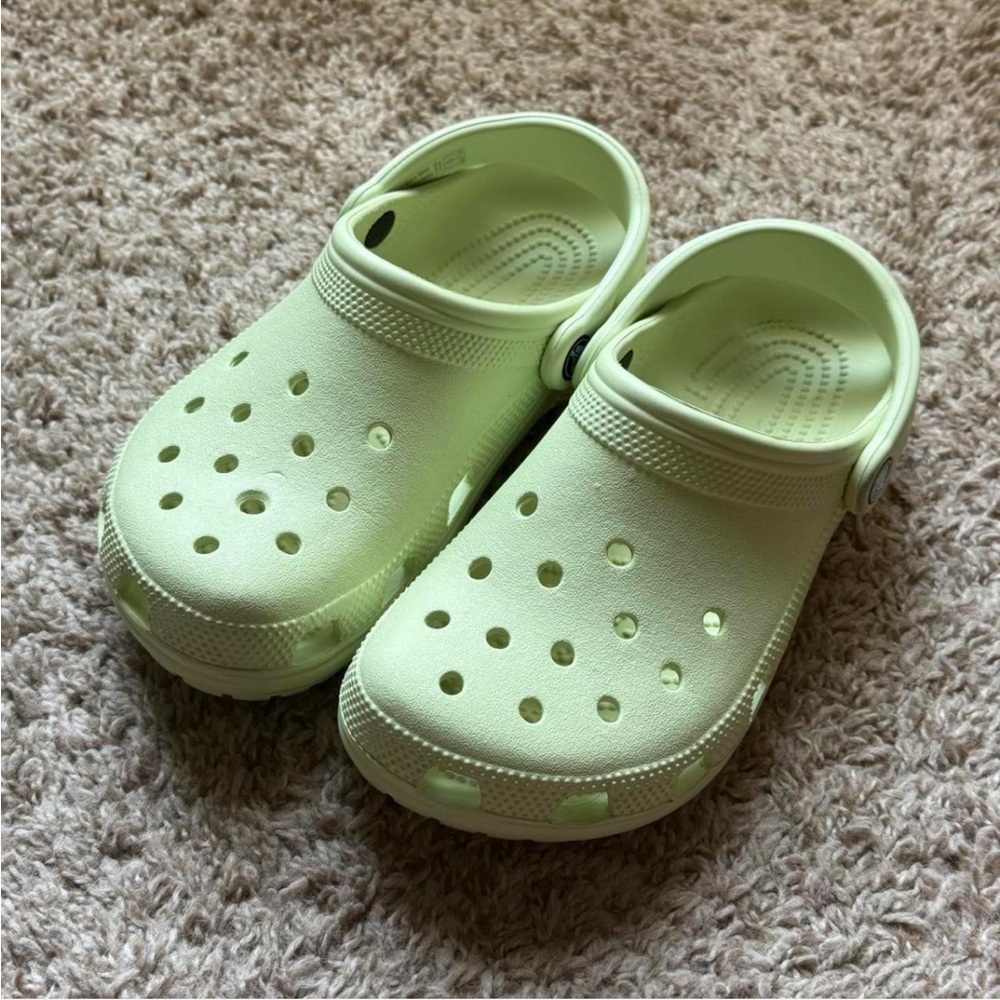 celery green classic crocs